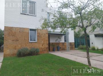 Casa · 228m² · 6 Ambientes · 2 Cocheras · Casa en Venta con Orientación Noreste. Las Tipas, Nordelta.