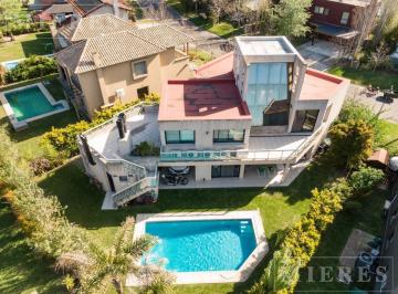 Casa · 262m² · 6 Ambientes · 3 Cocheras · Casa en Venta Sobre Lote Interno en Las Glorietas, Nordelta