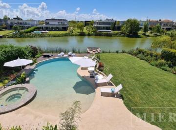 Casa · 440m² · 7 Ambientes · 2 Cocheras · Casa en Venta Sobre Lote Al Lago Central en El Golf, Nordelta