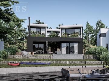Casa · 221m² · 4 Ambientes · 2 Cocheras · Casa en Venta en El Barrio Náutico Canal, Villanueva