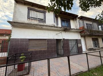 Casa · 140m² · 9 Ambientes · Venta Casa Multifamiliar en Villa Celina. Vicente Lopez