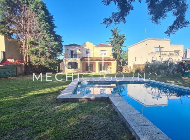 Casa · 750m² · 5 Ambientes · 1 Cochera