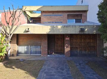 Casa de 4 ambientes, Morón · Casa Tipo Chalet - 4 Ambientes - Castelar Sur