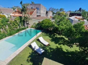 Casa · 231m² · 4 Ambientes · 1 Cochera · Venta de Casa 3 Dorm. en Granadero Baigorria