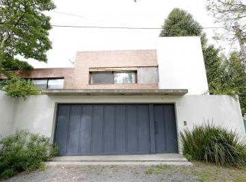 Casa · 219m² · 6 Ambientes · 2 Cocheras · Casa - Venta - Gonnet Entre Caminos