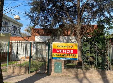 Casa · 239m² · 3 Dormitorios · 2 Cocheras · Casa en Centro