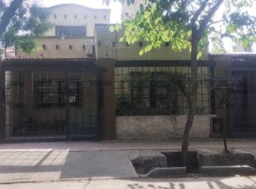 Casa · 201m² · 3 Dormitorios · 2 Cocheras · Venta de Hermosa Casa en Sexta Seccion "Barrio Ferroviario"