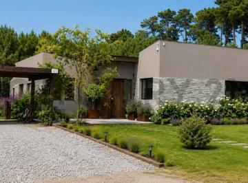 Casa · 230m² · 6 Ambientes · 1 Cochera · Venta Casa en Barrio La Herradura Pinamar