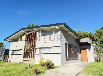 Casa · 160m² · 4 Ambientes · 1 Cochera · Venta Casa en Barrio Nayades en Pinamar