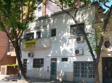 Casa · 164m² · 6 Ambientes · 1 Cochera · Casa - Centro