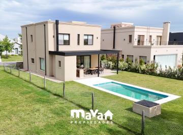 Casa · 160m² · 4 Ambientes · 2 Cocheras · Casa en Venta - Puertos del Lago