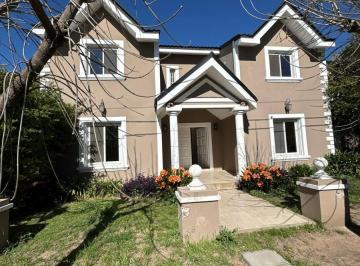 Casa · 336m² · 8 Ambientes · 2 Cocheras · Casa en Venta/alquiler Barrio Cerrado Villa Allende