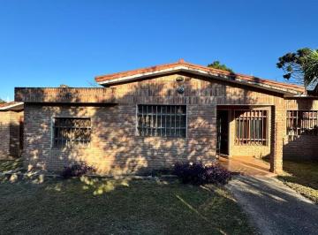 Casa · 323m² · 8 Ambientes · 3 Cocheras · Casa en Venta Arguello 3d
