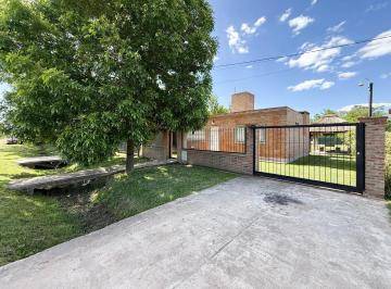 Casa · 74m² · 3 Ambientes · 2 Cocheras · Venta Casa 2 Dorm. con Jardin y Pileta en Barrio El Molino - Roldan