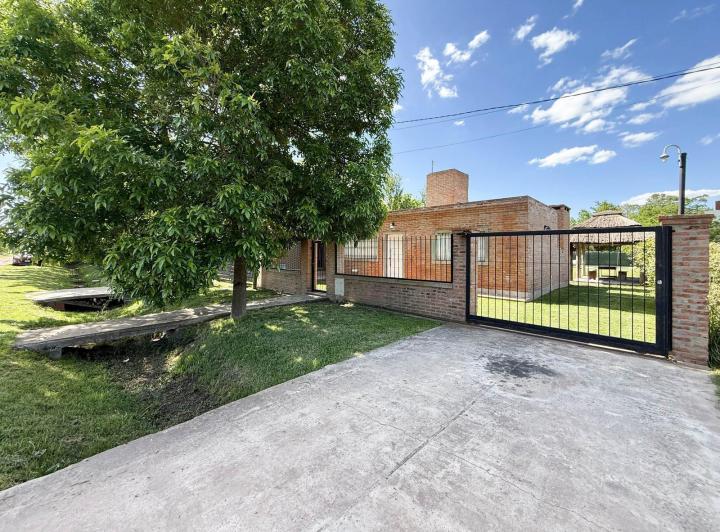 Casa · 74m² · 3 Ambientes · 2 Cocheras