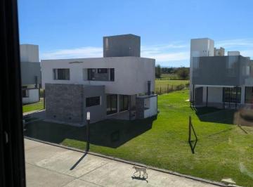 Casa de 6 ambientes, Córdoba · Venta de Duplex en Housing Aires de La Campiña, Cordoba.