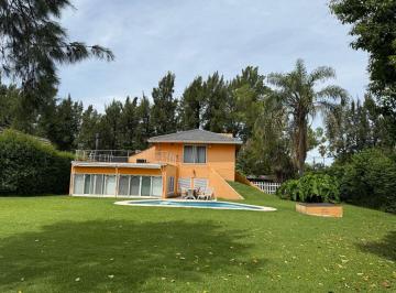 Casa · 238m² · 6 Ambientes · 4 Cocheras · Casa en Mapuche C. C