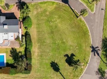 Terreno · 2100m² · Terreno Unico en Esquina - San Marino Funes