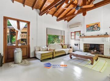 Casa · 210m² · 4 Ambientes · Casa a La Venta en Barrio Cerrado Campos de Alvarez