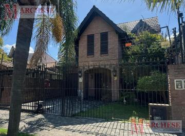 Casa · 372m² · 6 Ambientes · 4 Cocheras · Casa 6 Ambientes en Venta en Ituzaingó Norte