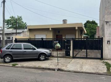 Departamento de 6 ambientes, Esteban Echeverría · Apto Credito! Propiedad en Venta - 2 Departamentos de 2 Dorm.!