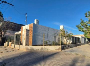 Casa · 105m² · 5 Ambientes · Casa en Venta, Centro, Cipolletti