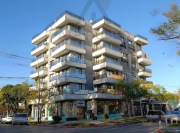 Departamento · 230m² · 4 Ambientes · 1 Cochera · Departamento - Moreno