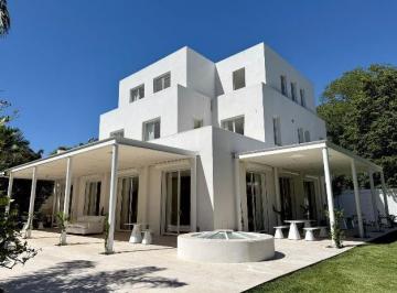 Casa · 689m² · 6 Ambientes · 4 Cocheras · Casa Única en Belgrano C