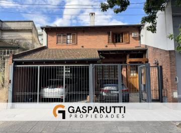 Casa · 300m² · 5 Ambientes · 2 Cocheras · Casa en Venta en San Martín, 6 Ambientes con Pileta!