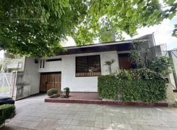 Casa · 185m² · 4 Ambientes · 3 Cocheras · Casa en Lomas de Zamora Oeste