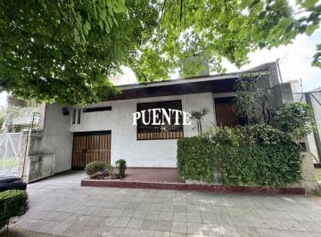 Casa · 185m² · 4 Ambientes · 3 Cocheras · Casa en Lomas de Zamora Oeste