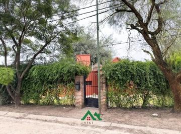 Casa · 149m² · 5 Ambientes · 2 Cocheras · Casa en Venta con Gran Terreno y 3 Dorm. en Villa Allende - Apta Crédito