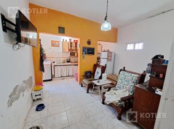 Casa · 200m² · 5 Ambientes · 1 Cochera · Casa a Remodelar con Posibilidad de Que Sea Multifamiliar