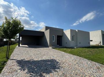 Casa de 5 ambientes, Ezeiza · Casa en Venta San Simon Canning a Estrenar