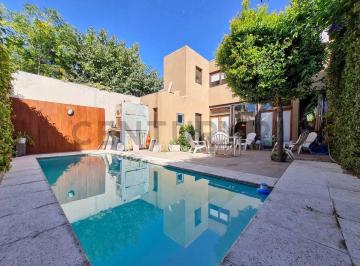 Casa · 195m² · 6 Ambientes · 2 Cocheras · Casa en Venta en Tolosa