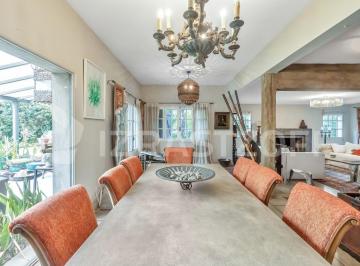 Casa · 310m² · 5 Ambientes · 3 Cocheras · Venta Casa 5 Amb Dependencia, Gran Jardín y Pileta - Pleno Lomas de San Isidro.