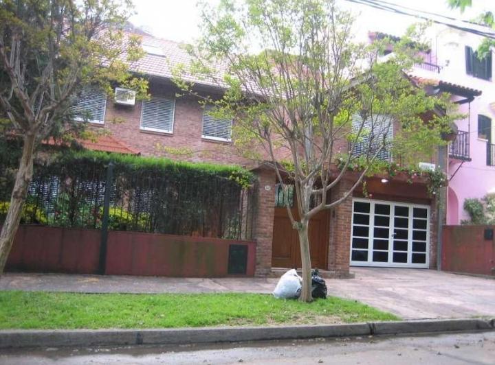 Casa · 375m² · 5 Ambientes · 1 Cochera