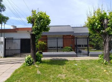 Casa de 4 ambientes, Merlo · Venta de Casa en Merlo Norte - 4 Ambientes - Jardin con Pequeña Pileta y Quincho