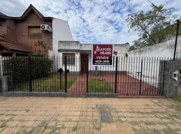 Casa · 241m² · 3 Ambientes · 1 Cochera · Casa Americana con Jardín y Quincho en Morón