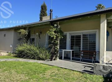 Casa · 152m² · 4 Ambientes · 1 Cochera · Venta de Casa en Parque Irizar