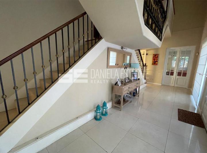 Casa · 500m² · 6 Ambientes · 2 Cocheras