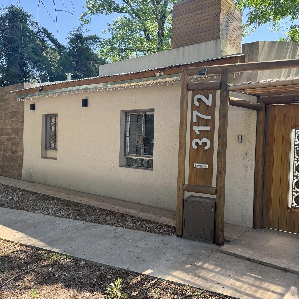 Mar del Plata 3100 - Venta Casa de 3 Dormitorios - 2 Cocheras. Funes