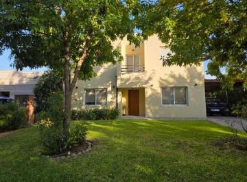 Casa · 155m² · 4 Ambientes · 4 Cocheras · Casa en Venta en San Eduardo, Pilar del Este, Pilar