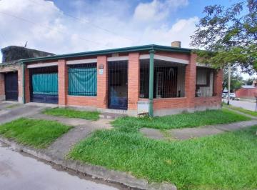 Casa · 100m² · 5 Ambientes · Casa en Venta 3 Dorm. Villa Carmela