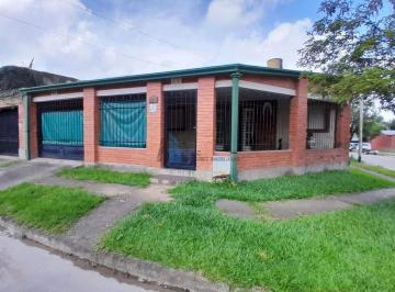 Casa · 100m² · 5 Ambientes · Casa en Venta 3 Dorm. Villa Carmela