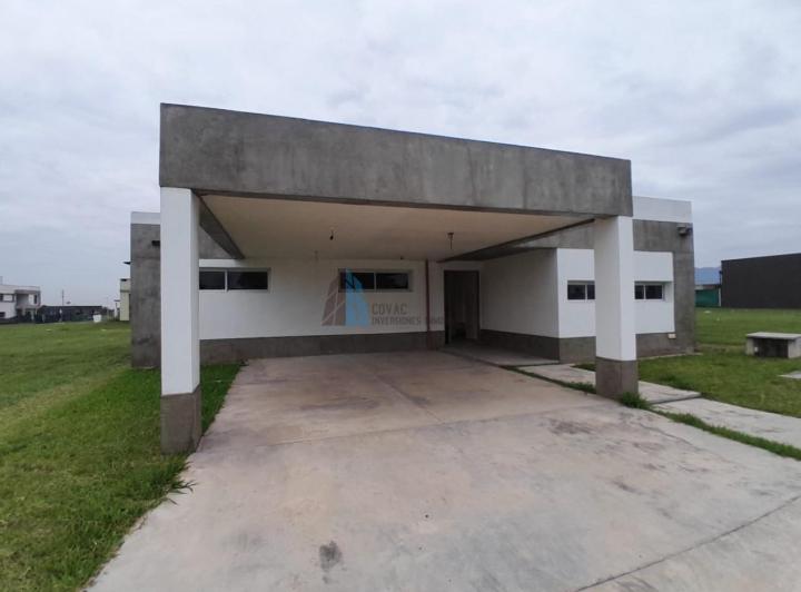 Casa · 98m² · 4 Ambientes · 2 Cocheras