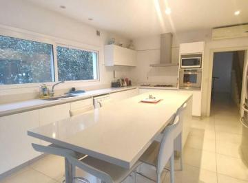 Casa · 530m² · 7 Ambientes · 1 Cochera · Casa en Venta en Highland Park Cc, Pilar, G. B. a. Zona Norte