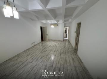 Departamento · 65m² · 5 Ambientes · Departamento Sobre Av Avalos