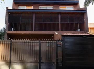 Casa · 250m² · 4 Ambientes · 2 Cocheras · Gran Casa a La Venta, Hermoso Barrio