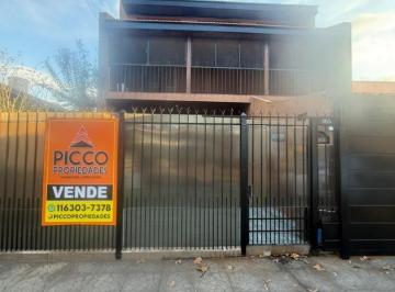 Casa · 250m² · 4 Ambientes · 2 Cocheras · Gran Casa a La Venta, Hermoso Barrio